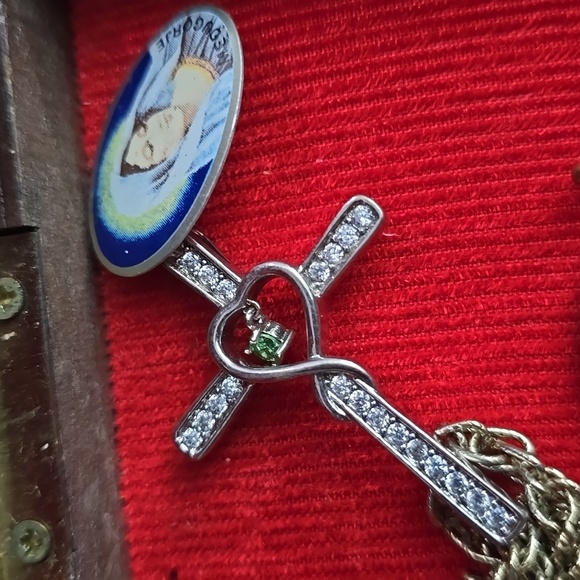 Religious Jewelry - Picture 5 of 12